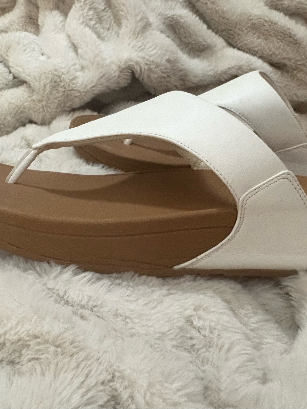 Fitflop LuLu Toe-Post sandals. Color White.  Size 9. - Picture 12 of 12